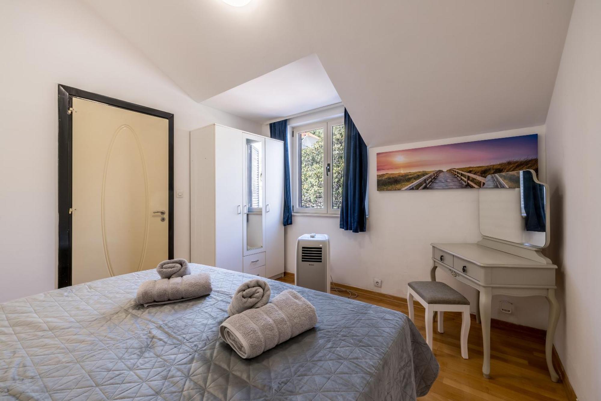 Urban Utopia Penthouse With Private Parking Split Exterior foto